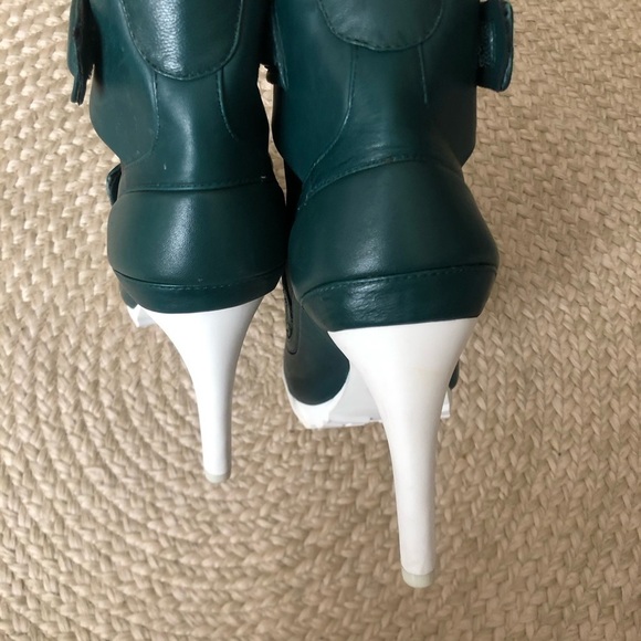 NEW bcbgmaxazria Runway Powe Lug-Sole Day Boot - Picture 6 of 8